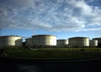 Se dispara crudo Brent 8% y cierra en 91 dólares