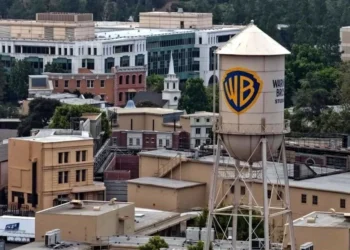Acepta Paramount suspender acuerdo con Warner