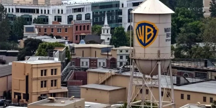 Acepta Paramount suspender acuerdo con Warner