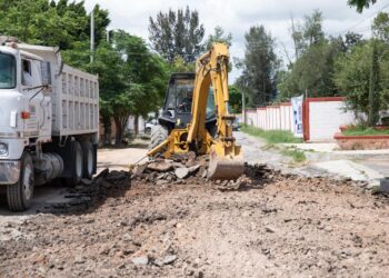 Inician rehabilitación de la calle Hacienda de Torrecillas en La Llave