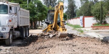 Inician rehabilitación de la calle Hacienda de Torrecillas en La Llave