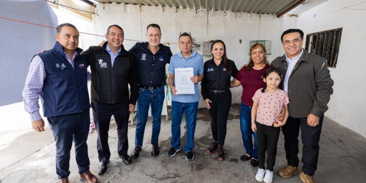 Mauricio Kuri encabeza entrega de títulos de propiedad en San Juan del Río