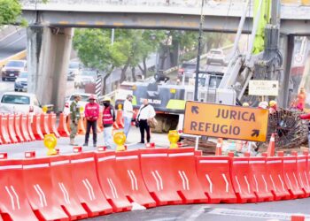 Implementan ajustes viales temporales en Bernardo Quintana por obra federal del tren México–Querétaro