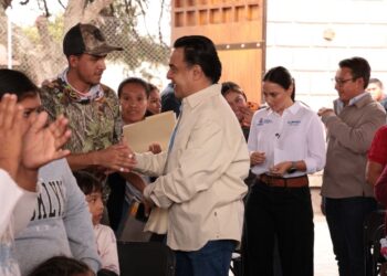 Lleva Luis Nava programa de apoyo a la economía familiar a Colón