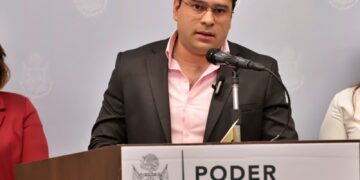 Operarán a Eric Silva; no está en contra de dictamen de municipalización de Santa Rosa