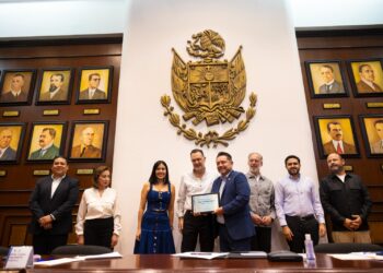 Entregan distintivo a 20 empresas por inclusión laboral