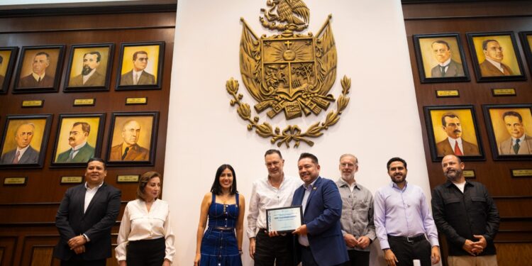 Entregan distintivo a 20 empresas por inclusión laboral