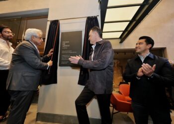Asiste Felifer Macías a la inauguración de las oficinas del periódico Plaza de Armas