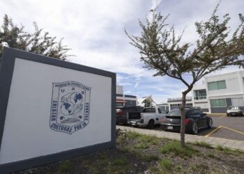 UAQ capacita en inglés a guías turísticos para fortalecer la atención a visitantes en Querétaro