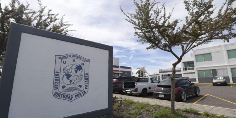 UAQ capacita en inglés a guías turísticos para fortalecer la atención a visitantes en Querétaro