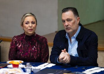 Asume Rocío Hernández la Canaco de San Juan del Río ante Mauricio Kuri