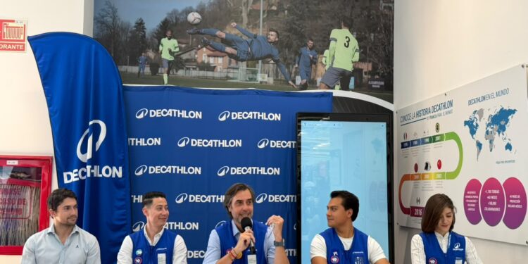 Decathlon celebra 10 años en su primera tienda, en Querétaro