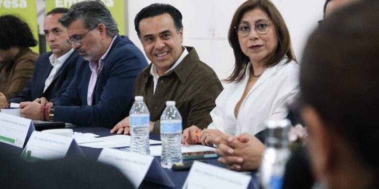 SEDESOQ presenta estrategia de Policía Social ante empresarios de CANACO