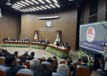 Entregan preseas y homenaje póstumo a queretanos destacados