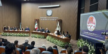 Entregan preseas y homenaje póstumo a queretanos destacados