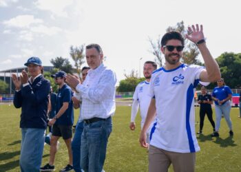 Autoridades visitan Clínica de Fútbol Indereq 2026 junto con Oribe Peralta