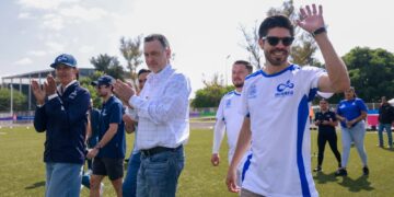 Autoridades visitan Clínica de Fútbol Indereq 2026 junto con Oribe Peralta
