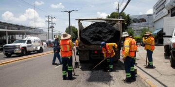 Continúan trabajos de bacheo en bulevar Hidalgo de San Juan del Río