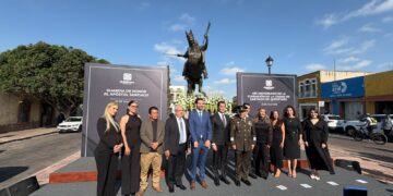 Monta Felifer Macías Guardia de Honor a Santiago Apóstol, por aniversario de la ciudad