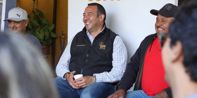 Roberto Cabrera encabeza jornada de servicios en comunidades