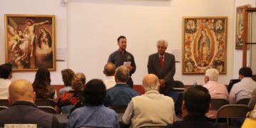 Armero imparte conferencia, en el marco de la celebración de los 10 años del Museo de Arte Sacro