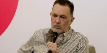 Kuri llama a medios a participar en discusión sobre regulación de radio y televisión