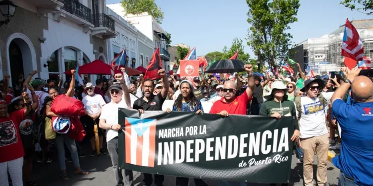 Miles de personas reclaman la independencia de Puerto Rico