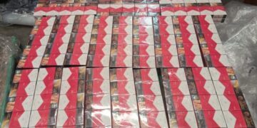 México y EU decomisan 60 mil cajetillas de cigarros en el AIFA