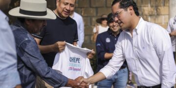 Chepe encabeza jornada de limpieza en Punta Esmeralda