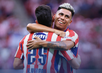 Chivas vence de último minuto a Juárez y suma sus primeros puntos