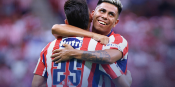 Chivas vence de último minuto a Juárez y suma sus primeros puntos