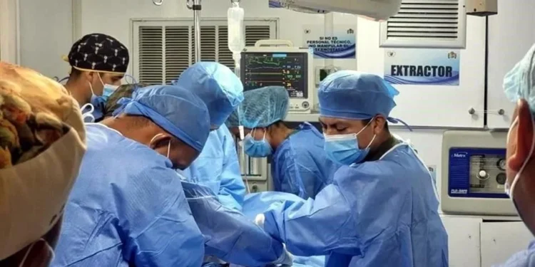 Realiza Defensa cirugía de emergencia en Venezuela