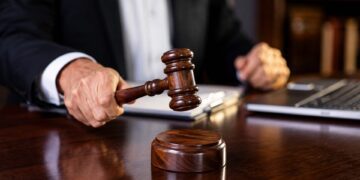 EE.UU. presenta cargos contra ocho migrantes y los vincula con el Tren de Aragua