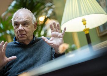 Galardonan al historiador Enrique Krauze con el Premio a la Tolerancia