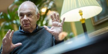 Galardonan al historiador Enrique Krauze con el Premio a la Tolerancia