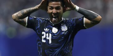 Argentina remonta a Inglaterra y se medirá a España en la final