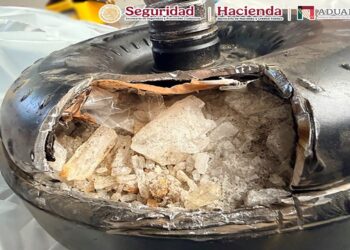 Descubren tres kilos de presunta metanfetamina en aeropuerto de Toluca