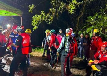 Hallan 2 cuerpos en gruta poblana; paran por difícil acceso