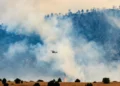 Evacuan miles de personas en Colorado por incendio forestal