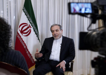 Irán acusa a EE.UU. de incumplir y vuelve a cerrar el estrecho de Ormuz