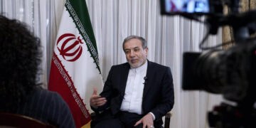 Irán acusa a EE.UU. de incumplir y vuelve a cerrar el estrecho de Ormuz