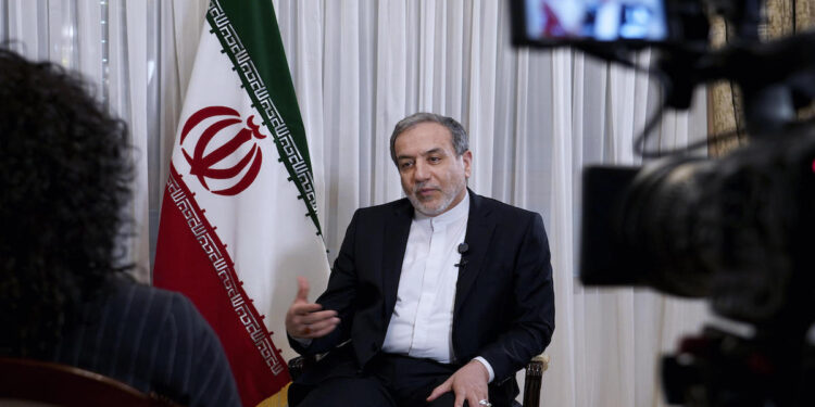 Irán acusa a EE.UU. de incumplir y vuelve a cerrar el estrecho de Ormuz