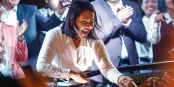 Perú inicia transferencia de gobierno tras proclamación de Keiko Fujimori como presidenta electa
