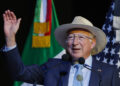 Ken Salazar afirma que México tuvo acceso al avión ligado al traslado de “El Mayo” Zambada