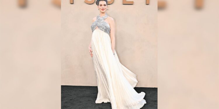 Anne Hathaway viste a la moda