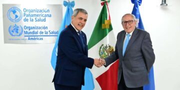 La OPS firma convenio con México para avanzar en el acceso al servicio universal de salud