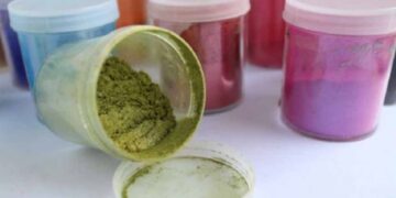 Investigadoras estudian microalgas para elaborar colorantes sostenibles