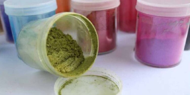 Investigadoras estudian microalgas para elaborar colorantes sostenibles
