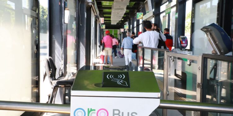 Planean integrar pago con tarjeta Qrobús para el tren México-Querétaro