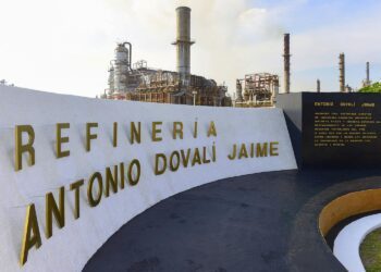 Flamazo en refinería Salina Cruz, Oaxaca, lesiona a tres trabajadores